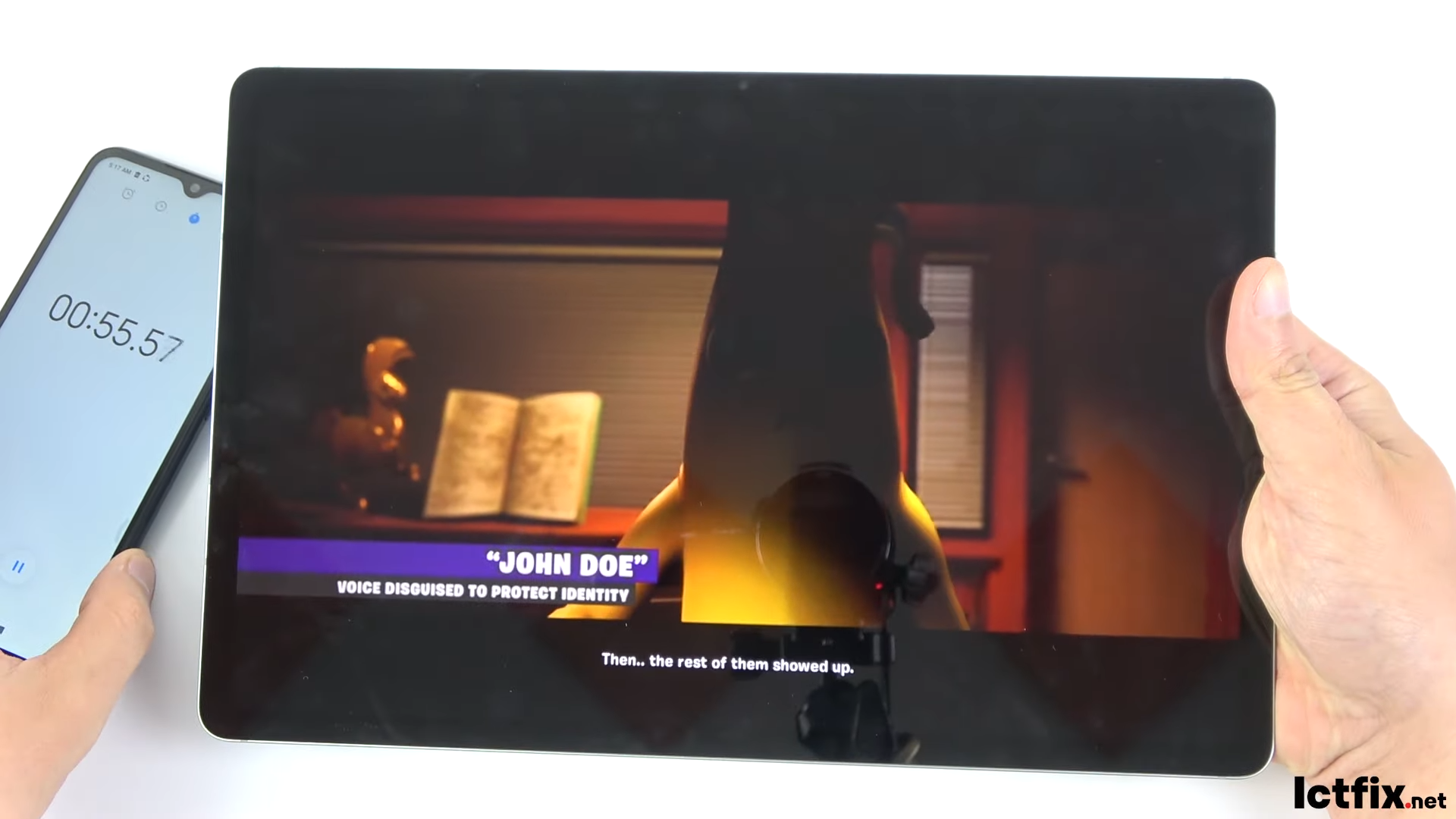 Epic Games e Samsung mandano Galaxy Tab S7 ad influencer insieme a gadget  con la dicitura Free Fortnite 